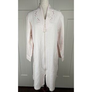 NWOT Miss Elaine Women's Size M Soft Pink Quilted Embroidered Robe Comfort